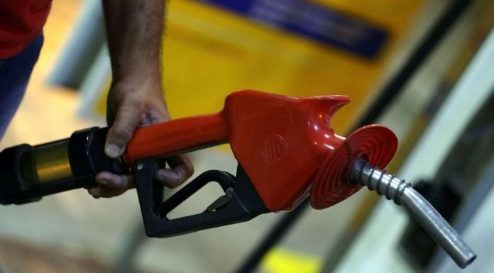 Furto de combustíveis alimenta ganhos de refinarias clandestinas