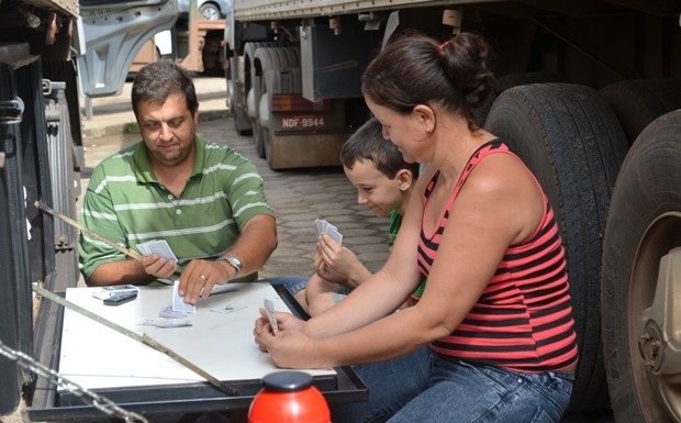 Projeto de lei passa a permitir que o caminhoneiro leve familiares em viagens