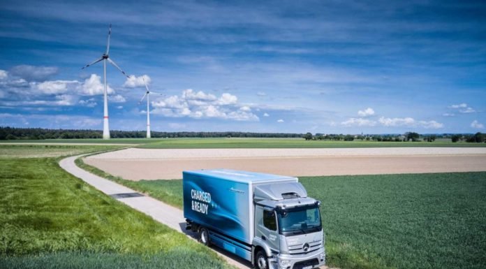 Mercedes-Benz apresenta caminhão elétrico eActros para médias distâncias