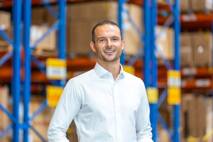 DHL - Plínio Pereira