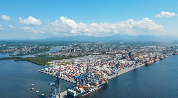 Terminal de contêineres de Paranaguá bate recorde duplo em março