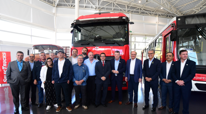 Mercedes faz primeira grande venda de pesados com incentivo federal