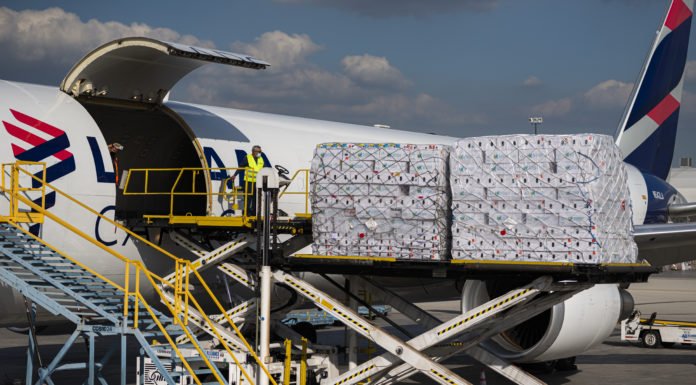 LATAM inaugura rota cargueira Miami-Brasília