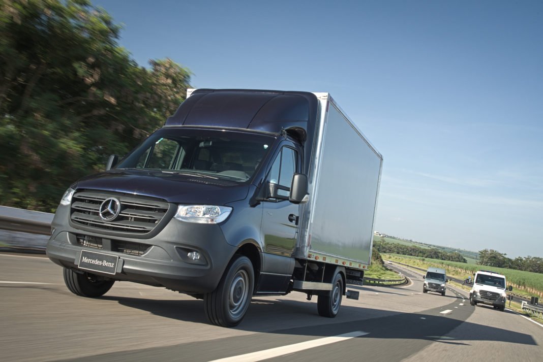 Sprinter Truck 417recebe baú sustentável