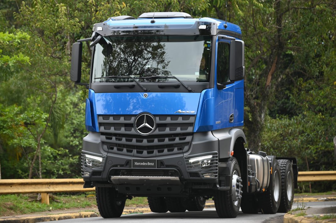 Mercedes Arocs 3353